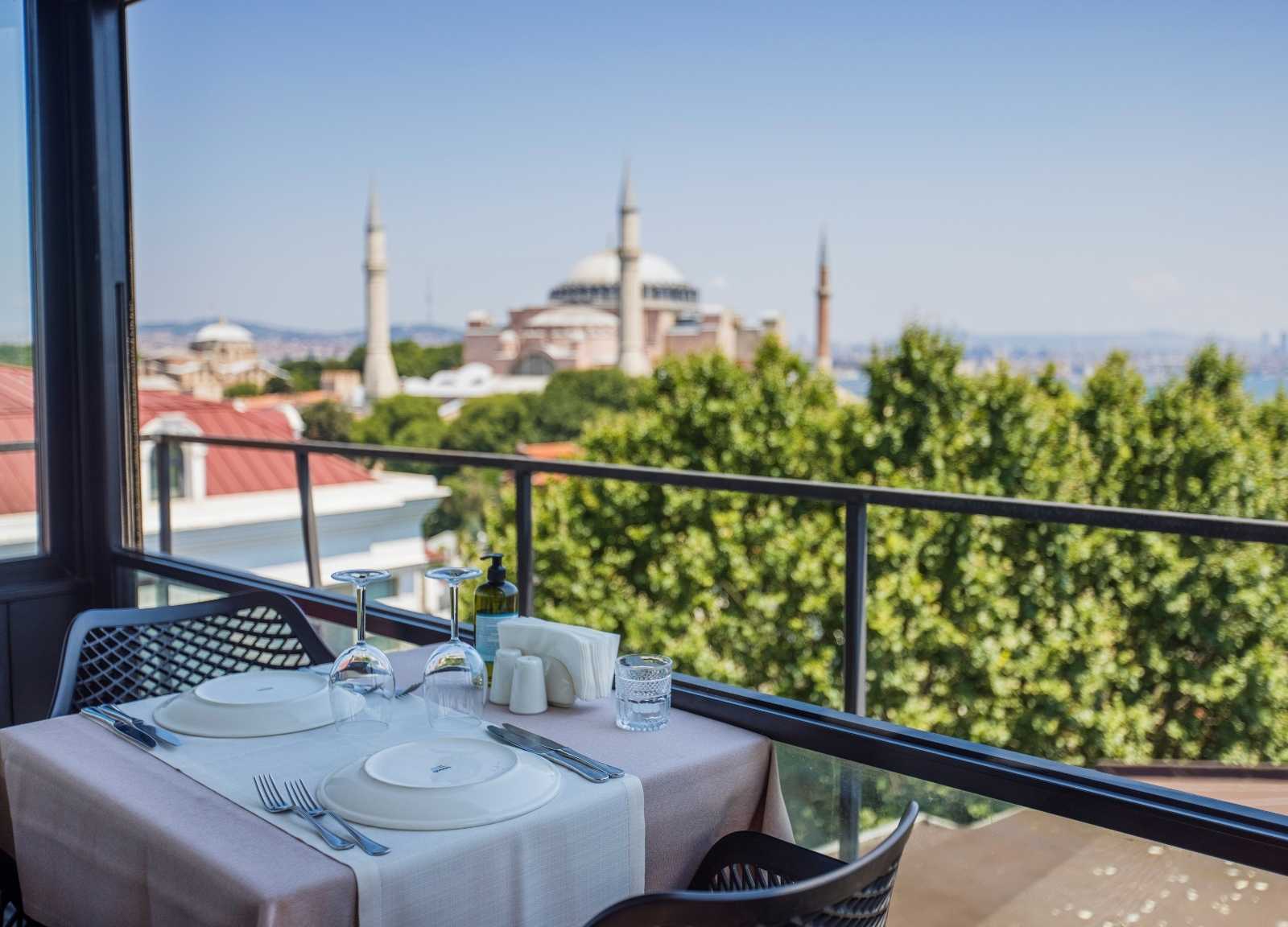 Exploring the Majestic Panorama of Sultanahmet Square