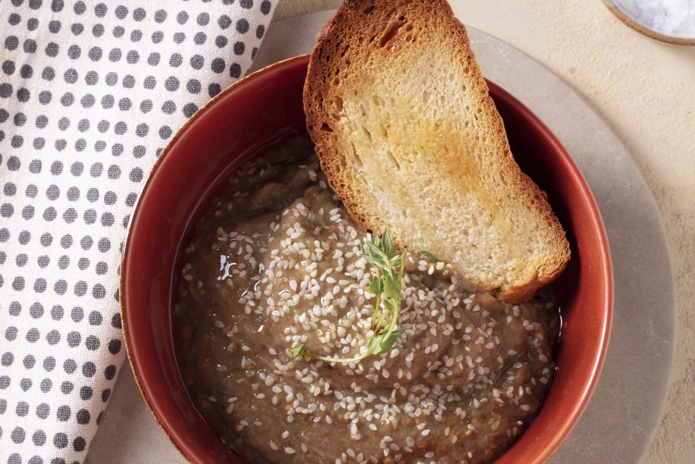 Deraliye Terrace - baba ganoush topped with sesame seeds and served with toasted bread