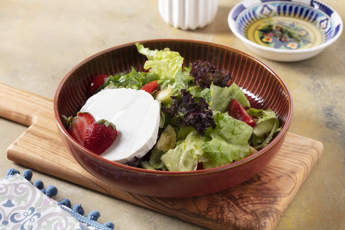 Deraliye Terrace - goat cheese salad with Mediterranean greens and balsamic glaze
